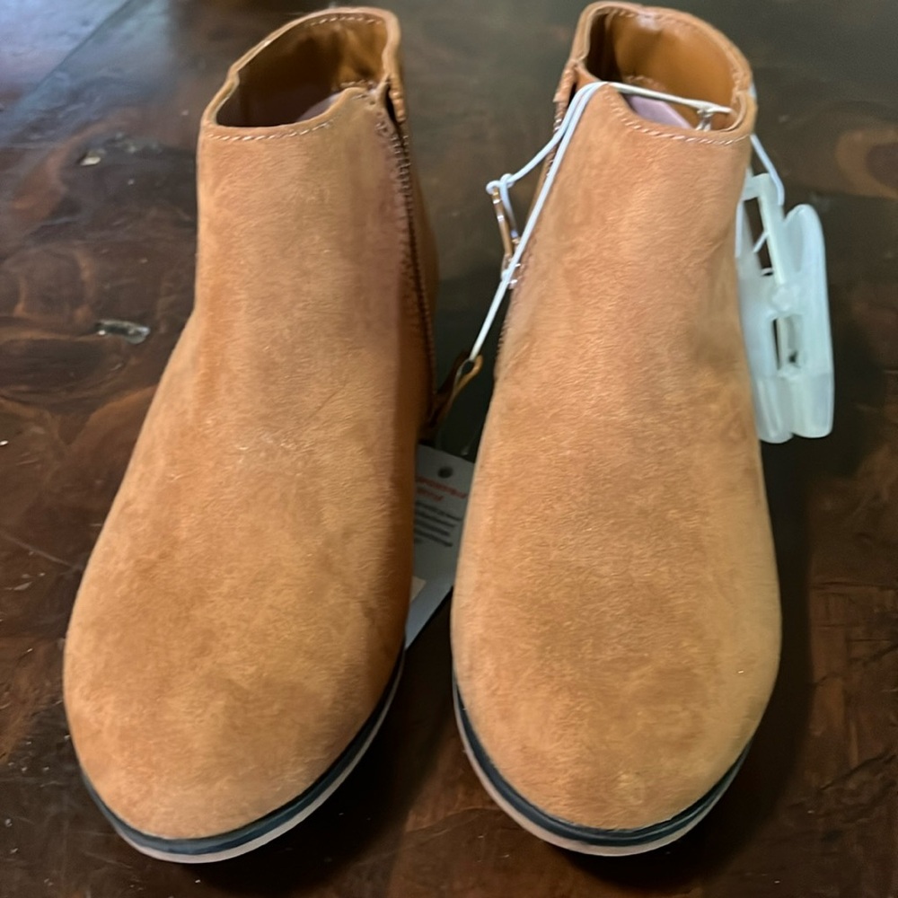 Girls Cat and Jack brown/tab boots